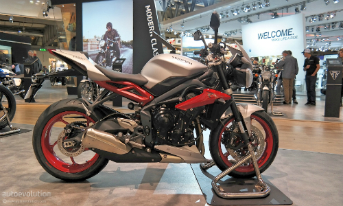 Mãn nhãn với Triumph Street Triple RX 2015