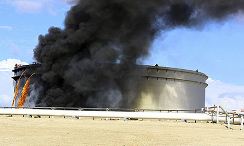 Kho dầu ở Libya cháy nghi ngút vì trúng rocket