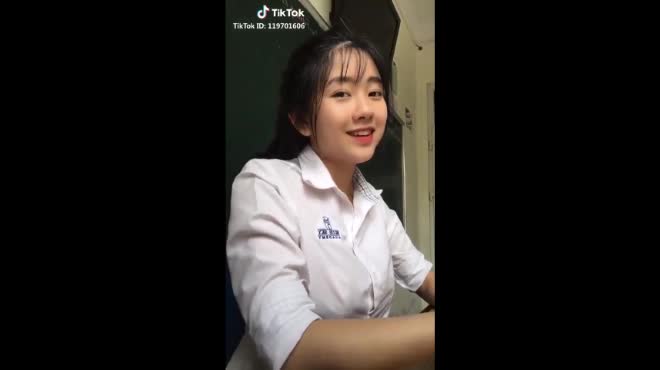 Video: Gái xinh hát dân ca ngọt lịm khiến dân mạng "sốt xình xịch"