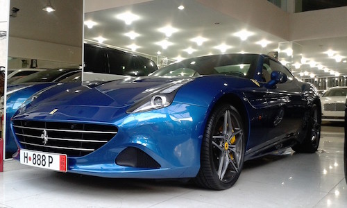 Siêu xe mui trần Ferrari California T đầu tiên về Việt Nam