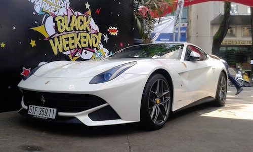 Chạm mặt Ferrari F12Berlinetta 21 tỷ của thiếu gia Phan Thành 