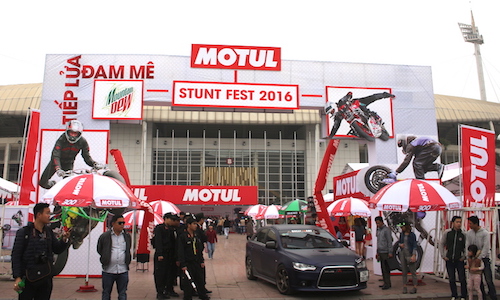 Không khí lễ hội môtô “cực chất” tại Motul Stunt Fest 2016