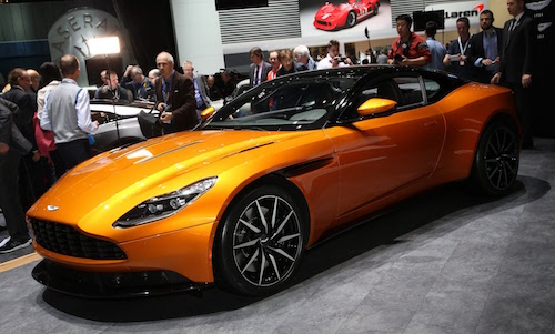 “Soi từng ngóc ngách” siêu coupe Aston Martin DB11 mới