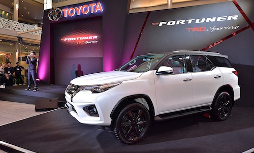 Toyota Fortuner 2016 ra mắt phiên bản thể thao mới