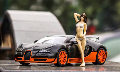 Siêu xe Bugatti Veyron đọ dáng bên "siêu mẫu" bikini 