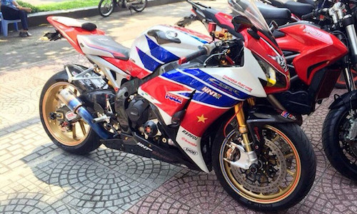 Dân chơi Việt chi 600 triệu “độ” siêu môtô Honda CBR1000RR