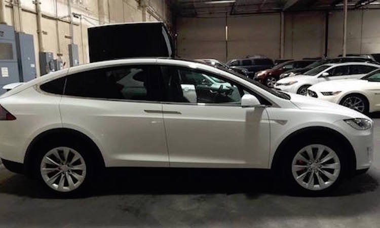 SUV “hàng khủng” Tesla Model X 2016 xuất hiện tại VN?