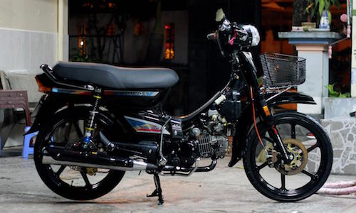 Honda Dream II phiên bản “hắc công tử” siêu ngầu tại VN