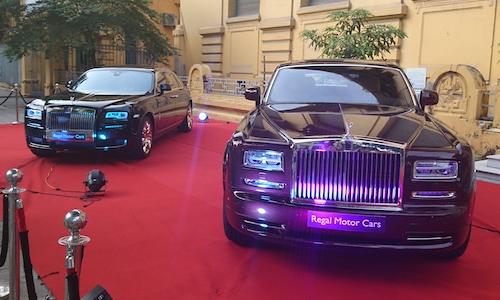 Dàn Rolls-Royce hơn 160 tỷ “phơi mình” trên phố Hà Nội 