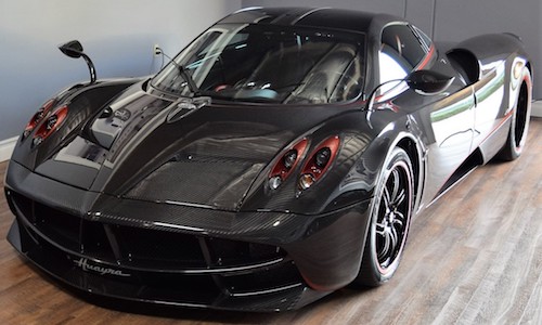 Siêu xe Pagani Huayra vỏ carbon trần “độc nhất vô nhị“