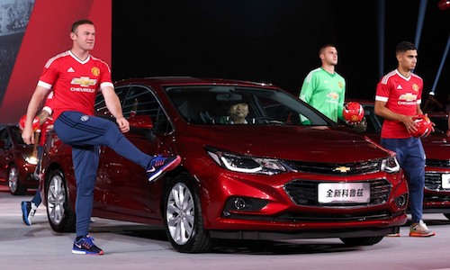 Wayne Rooney “show hàng” Chevrolet Cruze 2017 giá 367 triệu