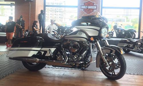 Harley Street Glide 2016 limited “kịch độc" giá 1,2 tỷ đồng