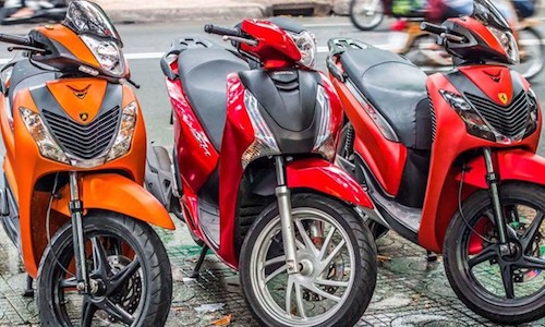 Dàn xế nổ tay ga Honda SH “khoác áo đổi màu” tại VN