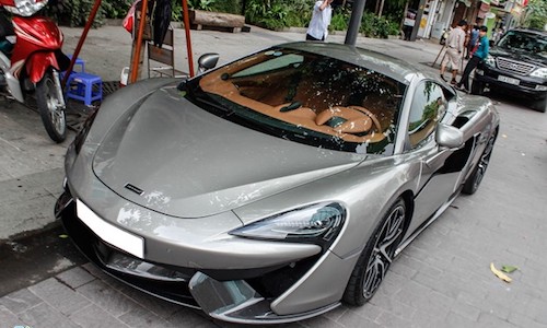 McLaren 570S của thiếu gia "Cường Đô La" trên phố Sài Gòn