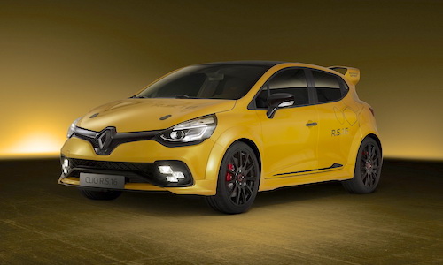 "Soi" xế nhỏ Renault Clio RS 16 đắt ngang Mercedes C-Class