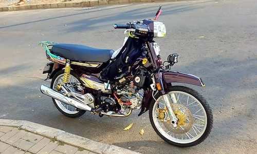 "Soi" Honda Dream kiểng lên đồ chơi độc tại Sài Gòn