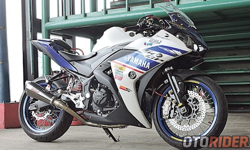 Môtô Yamaha R25 độ bánh căm “hàng độc” tại Indonesia