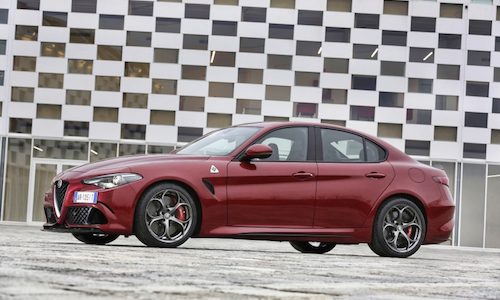 Sedan Alfa Romeo mạnh ngang siêu xe giá chỉ 1,2 tỷ