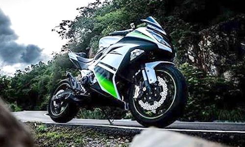 Kawasaki Z800 “lột xác” thành sportbike ZX-8R siêu độc