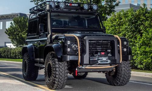 “Xế chiến” Land Rover Defender - từ phim ra đời thật