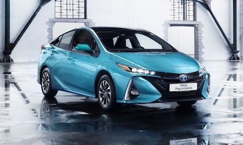 Toyota Prius Plug-in Hybrid "uống" 1lít xăng/100 km