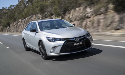 Toyota Camry RZ bản thể thao giá 500 triệu có gì “hot“?