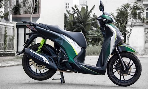 Honda SH đời cũ độ áo đấu "siêu ngầu" tại VN 