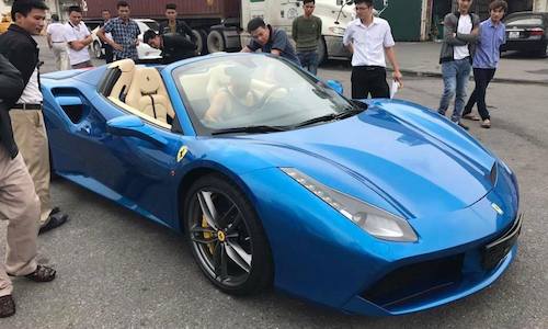 “Đập thùng” siêu xe Ferrari 488 Spider đầu tiên tại VN