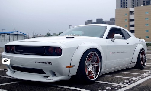 Dodge Challenger "biến hình" Héc quyn nhờ Liberty Walk