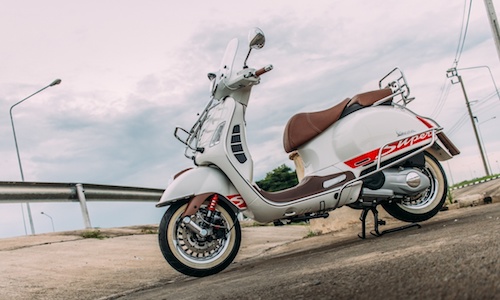 Piaggio Vespa GTS 150 tinh tế với bản độ “full option“