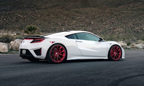 Siêu xe Acura NSX ấn tượng với “chân dài hàng thửa“