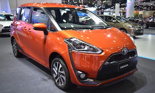 MPV 7 chỗ giá rẻ Toyota Sienta chỉ từ 494 triệu đồng