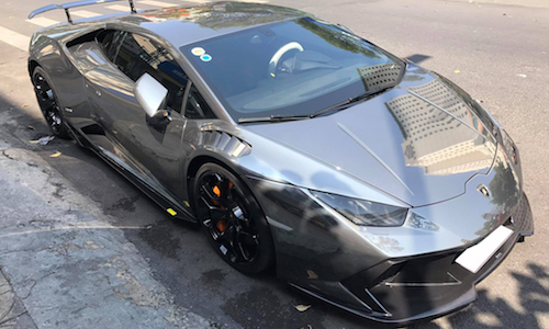 Lamborghini Huracan “khủng” nhất Việt Nam khoe màu độc