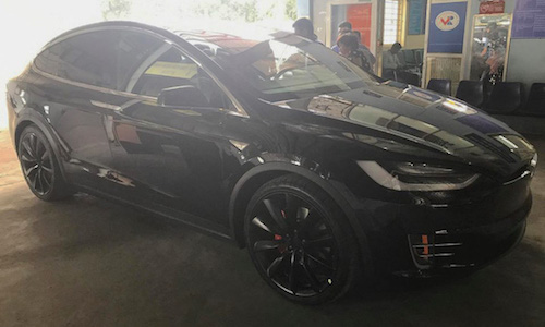 Siêu xe điện Tesla Model X độc nhất Việt Nam ra biển