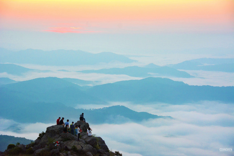 Ảnh: Ngắm trọn biển mây, sông sao chỉ cách Hà Nội 150km