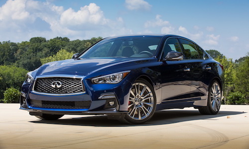 Xe sang Infiniti Q50 giá 777 triệu “đấu” Mercedes C-Class