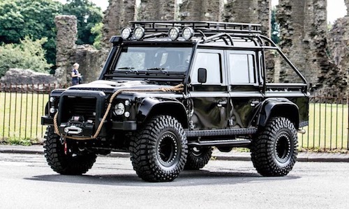 "Soi" siêu SUV Land Rover Defender khủng từ phim 007