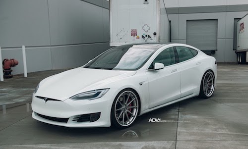 Siêu xe điện Tesla Model S 3 tỷ độ mâm “hàng khủng”