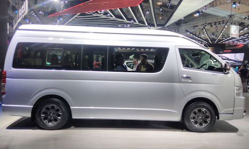 Chi tiết xe khách “sang chảnh” Toyota Hiace Luxury