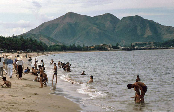 Kho ảnh khổng lồ về VN 1991-1993: Thành phố biển Nha Trang