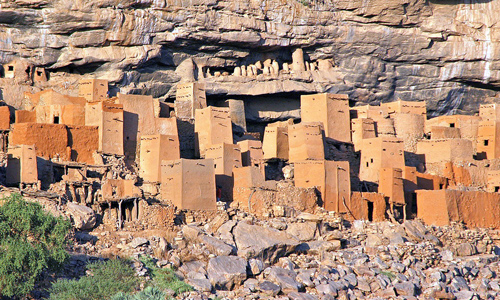 Kỳ quan khó tin trên vách đá Bandiagara của châu Phi 