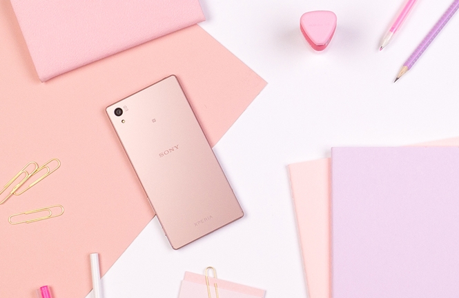 Tận mục điện thoại Xperia Z5 phiên bản màu hồng