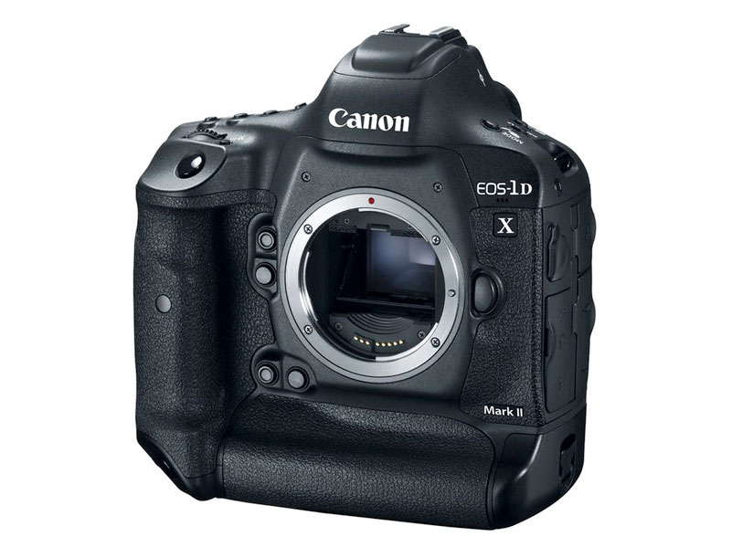 Soi máy ảnh canon EOS 1D X Mark II giá hơn 133 triệu đồng