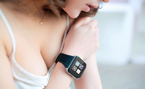 Ngắm hot girl cực gợi cảm khoe smartwatch