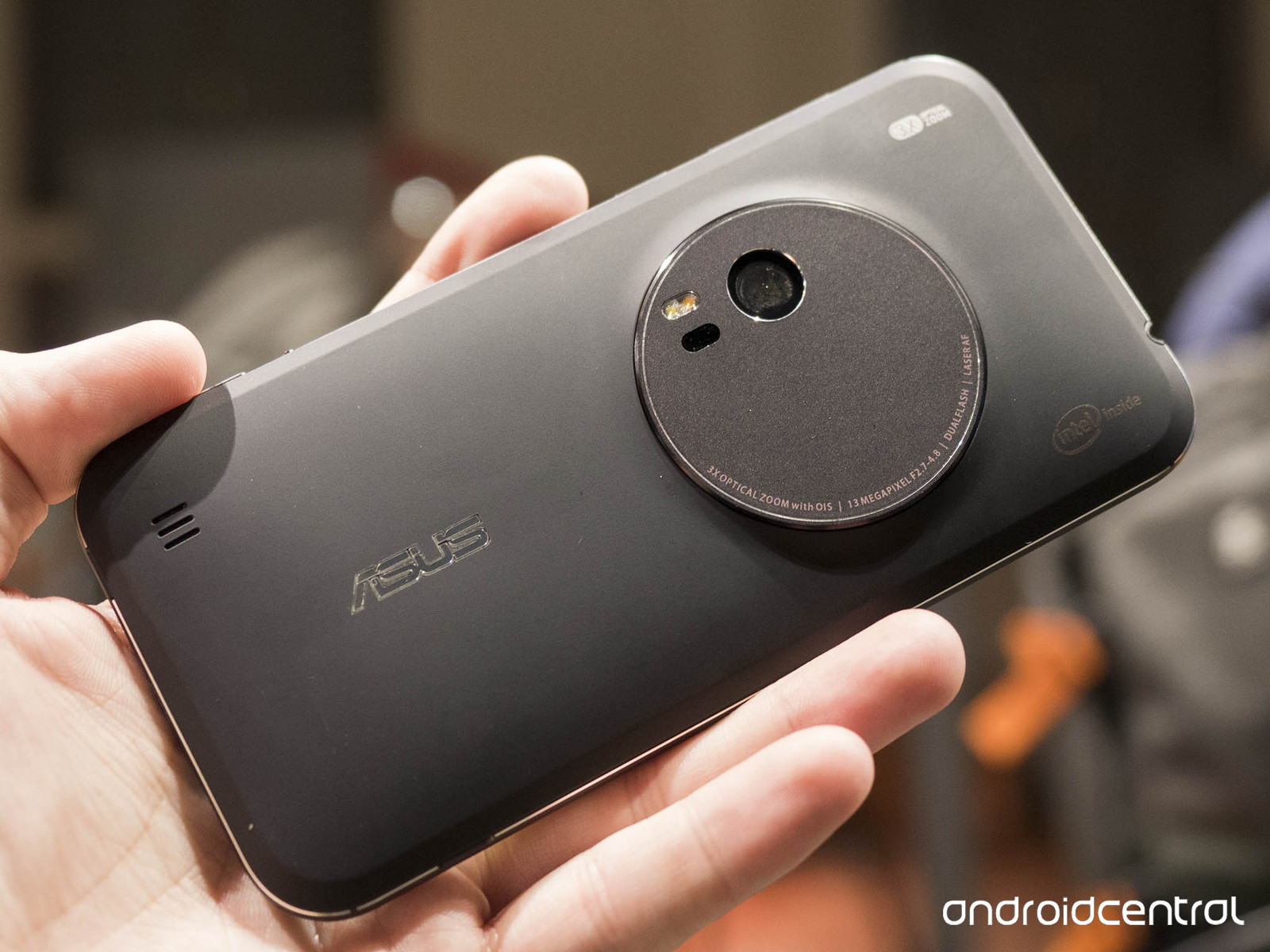 Cận cảnh điện thoại ASUS ZenFone Zoom với zoom quang học 3X