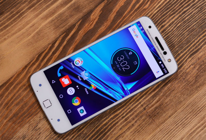  Cận cảnh điện thoại Moto Z: Ván bài của Lenovo