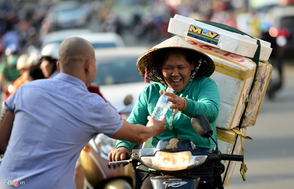 Tuyến đường ăn uống miễn phí ngày rằm ở Bình Dương