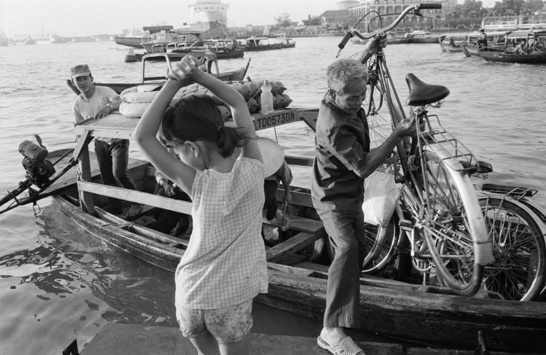 Ảnh khó quên về Sài Gòn năm 1990 của John Vink (2)