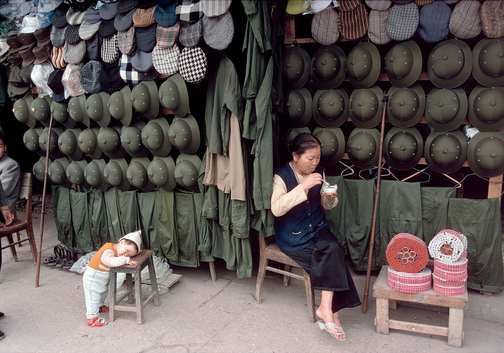 Ảnh chất về Hà Nội năm 1994-1995 của Bruno Barbey (1)