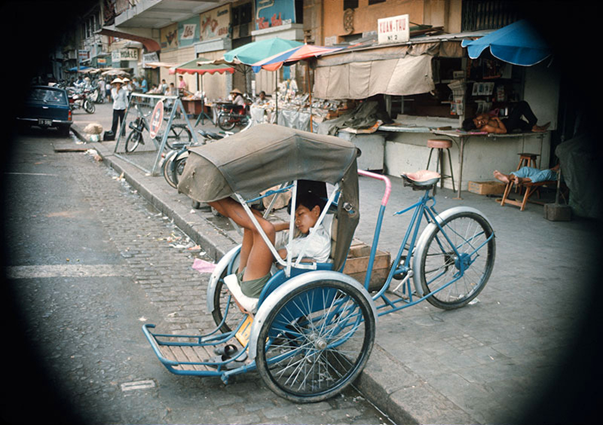 Ảnh thú vị về Sài Gòn năm 1969 của C. W. Barrett 